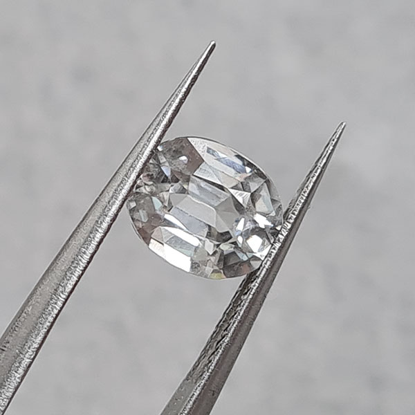 Белый циркон 2.60ct
