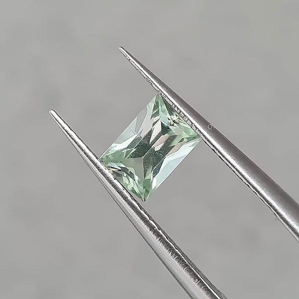 Зеленые бериллы 1.32ct пара
