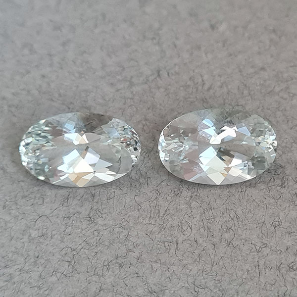 Аква топазы 29.40ct пара