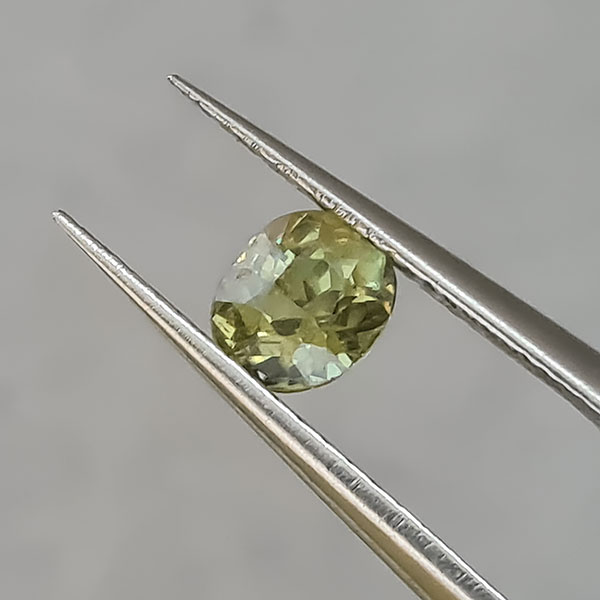 Демантоид гранат 0.88ct