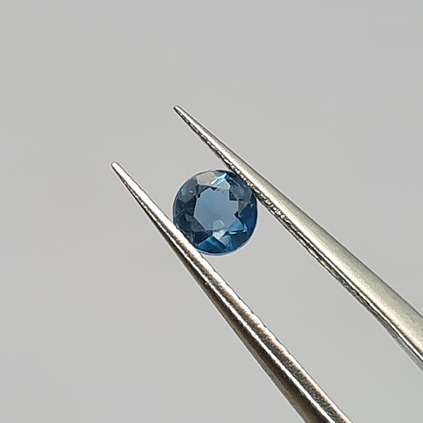 Топазы London Blue 5.05ct 4 мм 16 шт