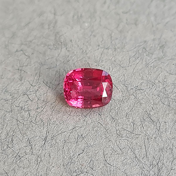Розовая шпинель 0.60ct