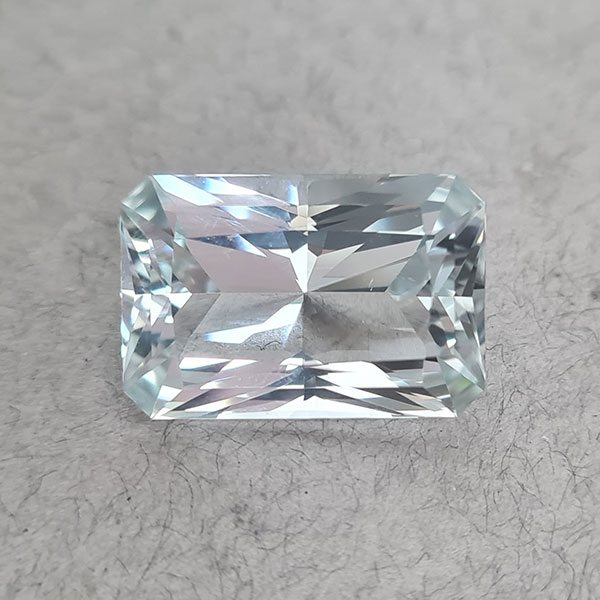 Аква топаз 15.95ct